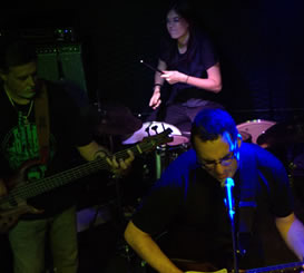 B Music bar - Skin Blues Trio